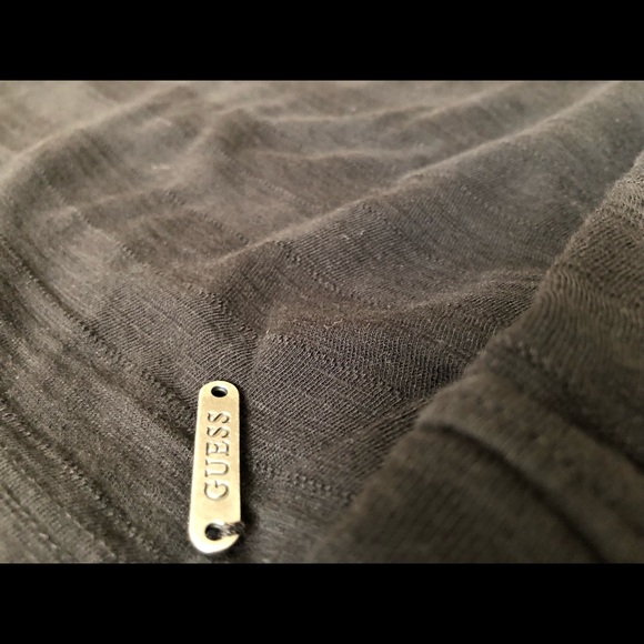 Black Guess Long Sleeve - Picture 1 of 3